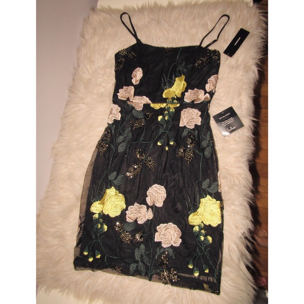 ✨lulus floral dress✨